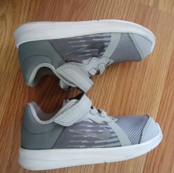 Nike tennis shoes - Picture 7 of 7